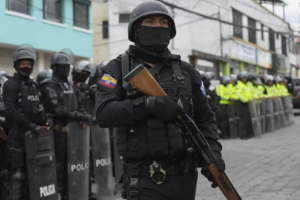 Secuestro de policías, explosiones y fuga de reos vive Ecuador tras estado de excepción