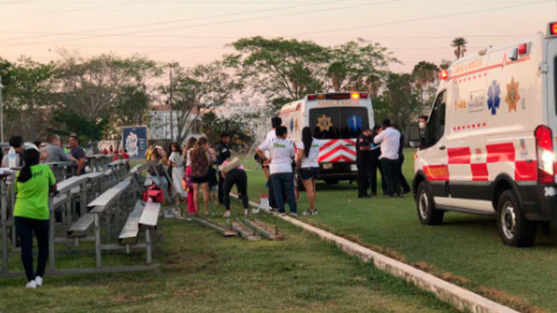 Se desploman gradas en partido de fútbol en Yucatán; hay 10 heridos